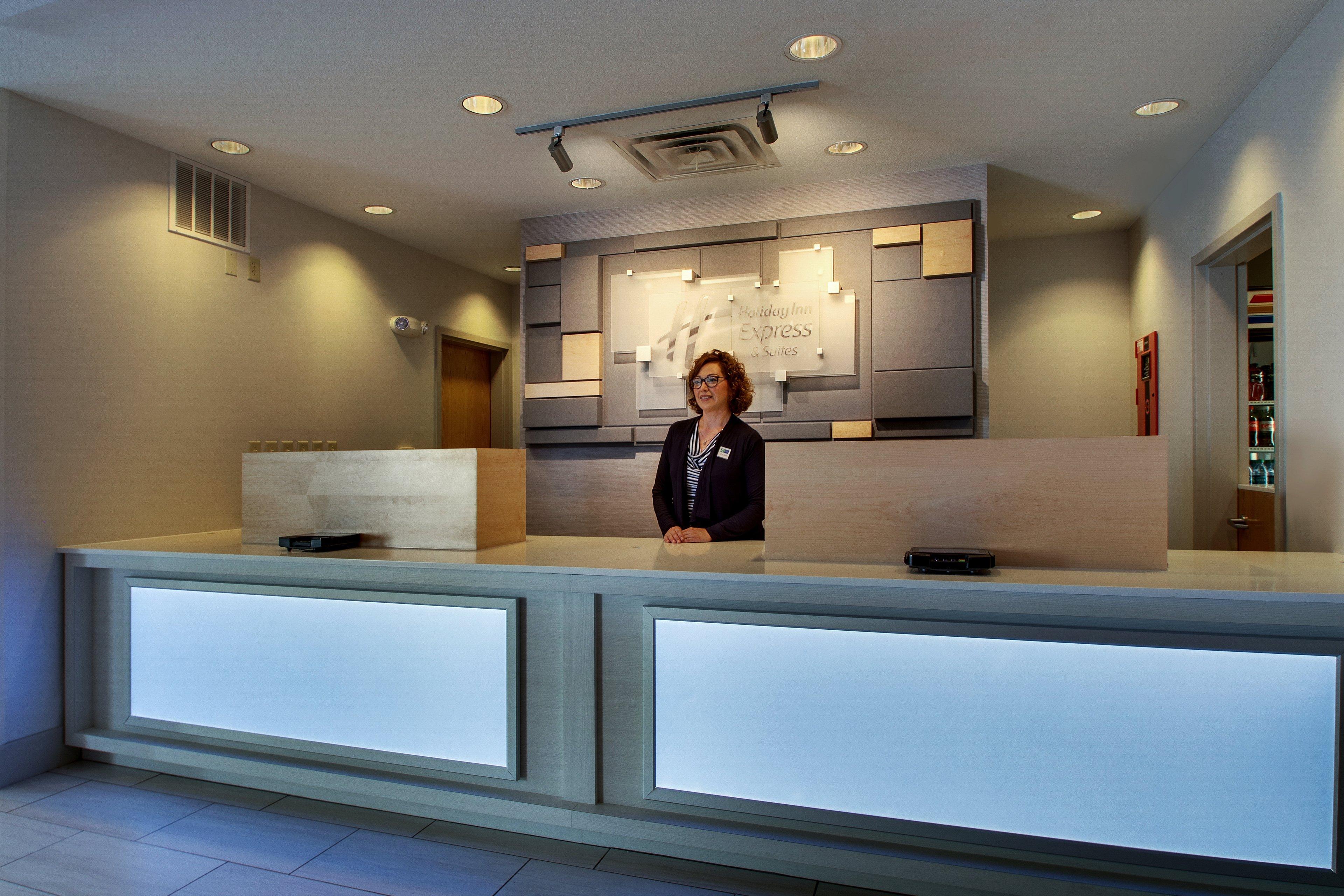 Holiday Inn Express Hotel & Suites Morris By Ihg Esterno foto