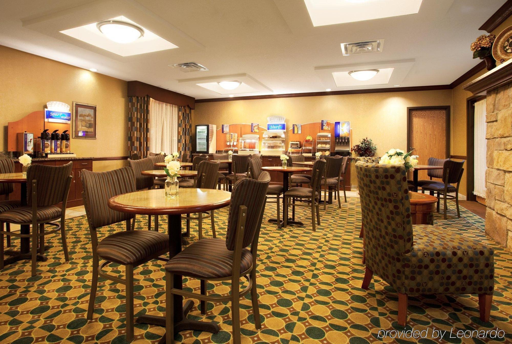 Holiday Inn Express Hotel & Suites Morris By Ihg Esterno foto